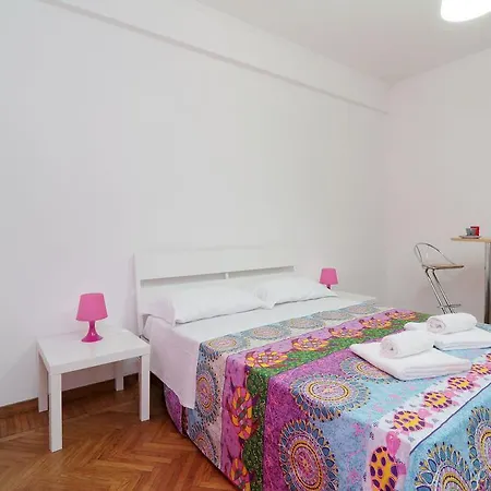 Rooms&rooms 게스트하우스 *